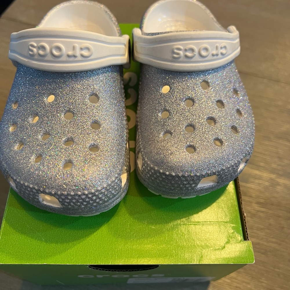 Size c7 toddler crocs glittery
